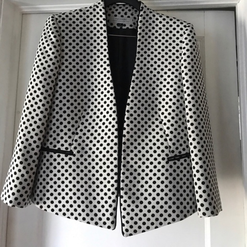 Tahari suit size 8